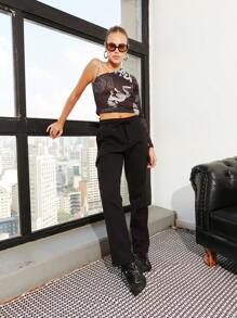 SHE(IN) BRASIL Chinese Dragon Print Asymmetrical Neck Crop Tee - Black - View 5