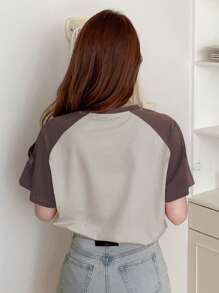 DAZY 字母圖案拼接插肩袖T恤 - 卡其色 - 查看 2