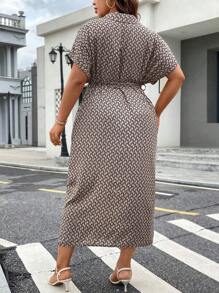 SHEIN Unity 大碼滿版印花蝙蝠袖腰帶襯衫洋裝 - 卡其色 - 查看 2