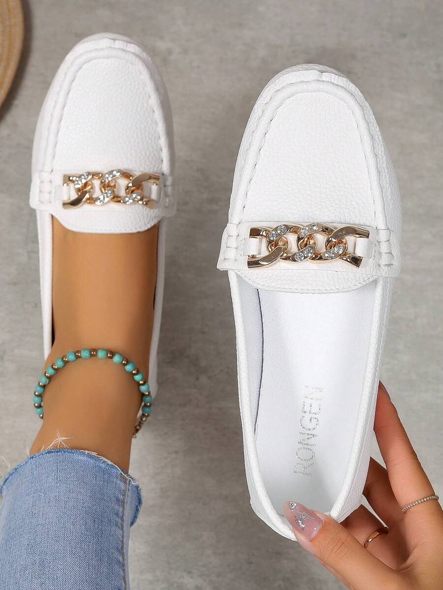 女士們平底鞋鏈條裝飾的平底樂福鞋 - 白色 - 查看 1