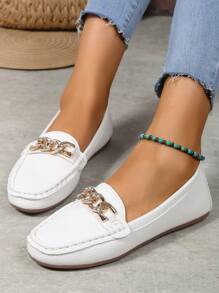 女士們平底鞋鏈條裝飾的平底樂福鞋 - 白色 - 查看 6