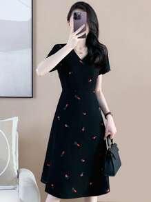 印花V領連衣裙 - 黑色 - 查看 1