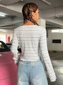 SHEIN EZwear 條紋圖案缺口領木耳邊短款T恤 - 彩色 - 查看 5