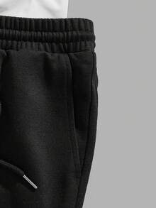 Manfinity VCAY Nam Đồ họa Khẩu hiệu Áo thun & Eo dây rút Quần thể thao - Đen và trắng - Xem 4