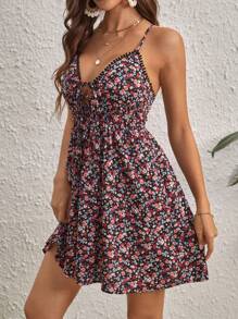 SHEIN VCAY 碎花前繫帶吊帶連衣裙 - 彩色 - 查看 4