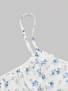 SHEIN MOD Top Cami De Verano Con Estampado Floral Y Plisado En El Busto Con Botones Falsos, Lazo En La Parte De Atrás Y Volantes - Azul y blanco - Ver 4