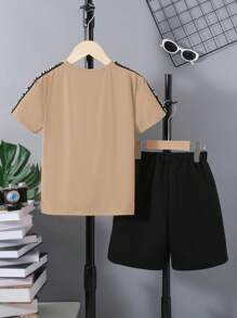 SHEIN 男大童字母圖案織帶拼接T恤和短褲 - 杏色 - 查看 2