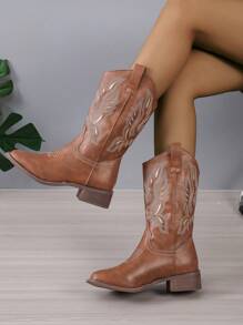 西部牛仔靴子刺繡騎士靴子女性2023新風格互聯網厚高跟小腿中部復古V型鏤空靴子 - 棕色 - 查看 1