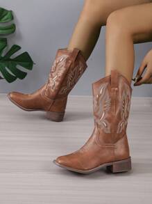 西部牛仔靴子刺繡騎士靴子女性2023新風格互聯網厚高跟小腿中部復古V型鏤空靴子 - 棕色 - 查看 4