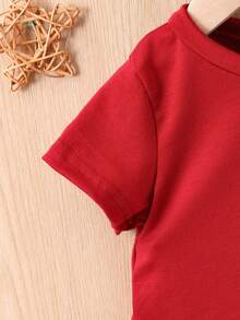 女嬰字母圖案T恤和短褲