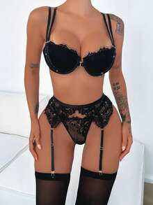 Floral Lace Underwire Garter Lingerie Set - Black - View 3