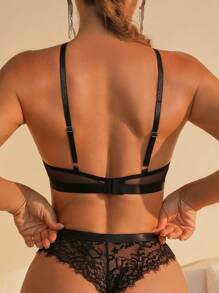 Classic Sexy Floral Lace Underwire Lingerie Set - Black - View 2