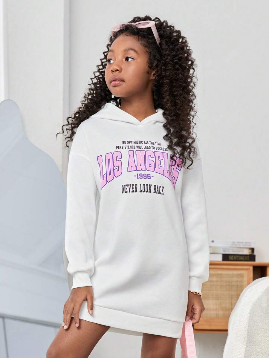 SHEIN Chica preadolescente Vestido con capucha con estampado de slogan de hombros caídos - Blanco - Ver 1