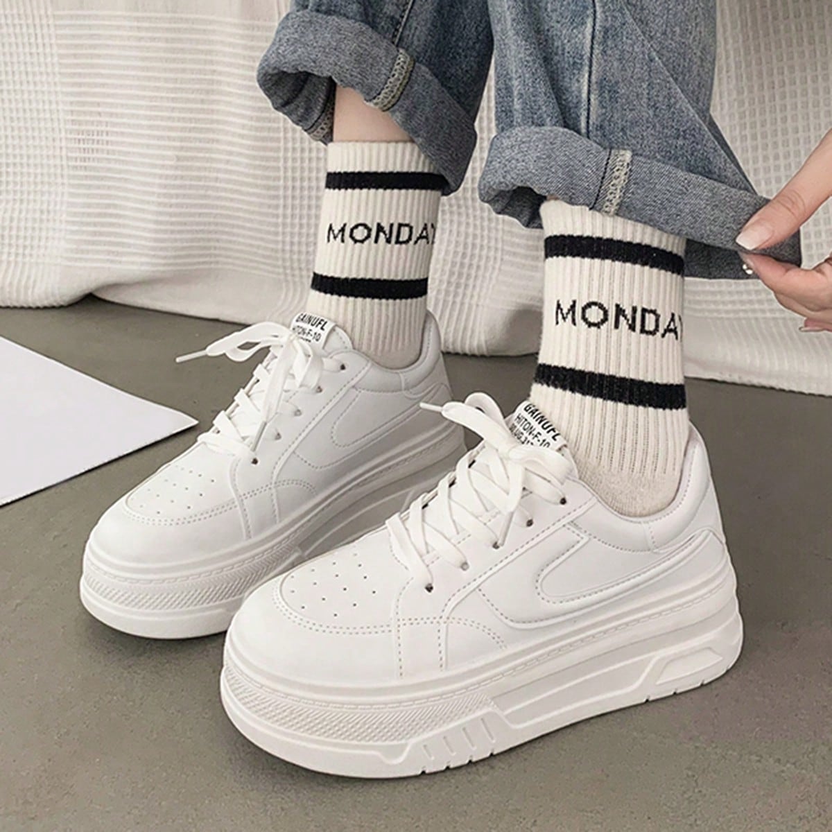 Zapatos deportivos de mujer con cuña y suela gruesa para otoño/invierno, zapatillas casuales blancas con cordones, transpirables y que aumentan la a