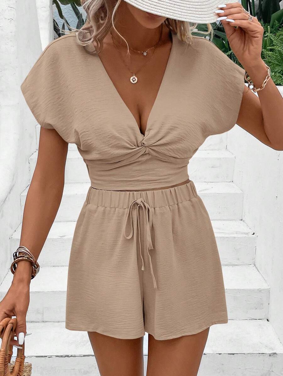 SHEIN Frenchy 深V領蝙蝠袖上衣&前打結短褲 - 卡其色 - 查看 1