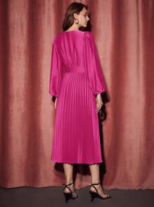 SHEIN Privé 燈籠袖百褶下擺緞面洋裝 - 玫紅色 - 查看 2