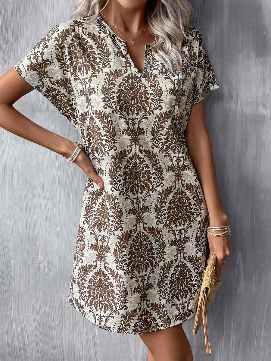 EMERY ROSE 滿版印花缺口領蝙蝠袖直筒連衣裙