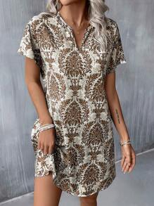 EMERY ROSE 滿版印花缺口領蝙蝠袖直筒連衣裙