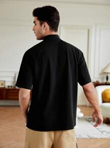 Manfinity RebelGame 宽松男式字母图案立领 T 恤 - 黑色 - 查看 2