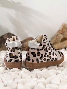 孩子們運動&休閒鞋適合女孩,豹紋印花前綁帶板鞋