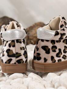 孩子們運動&休閒鞋適合女孩,豹紋印花前綁帶板鞋