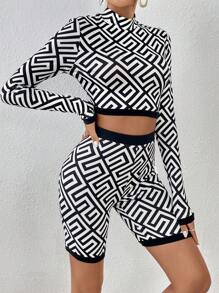 SHEIN Essnce 幾何印花小高領短款T恤&騎行褲 - 黑與白 - 查看 5