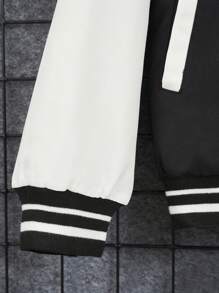 SHEIN Chico preadolescente Cazadora con estampado de ala de dos tonos con capucha