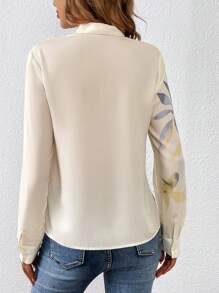 SHEIN Clasi 印花V領襯衫 - 米色 - 查看 2