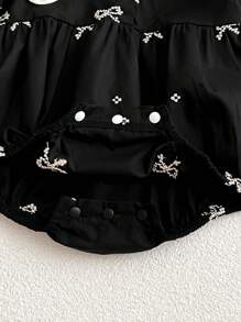 寶寶女孩新款刺繡長袖蝴蝶領連體衣，適用於春秋季節