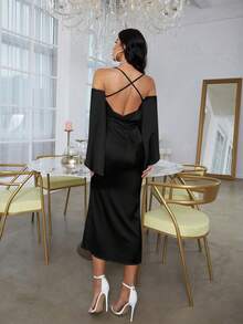 Vestido de manga con abertura de satén - Negro - Ver 2