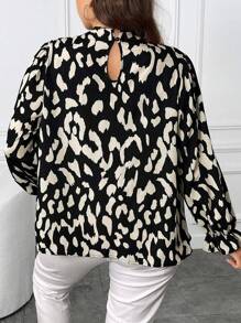 SHEIN Frenchy 大碼滿版印花荷葉袖襯衫 - 黑色 - 查看 2