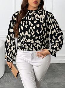 SHEIN Frenchy 大碼滿版印花荷葉袖襯衫 - 黑色 - 查看 5