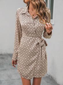 SHEIN Privé 滿版印花側打結圍裹下擺襯衫連衣裙 - 杏色 - 查看 1