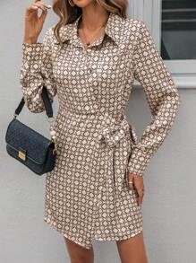 SHEIN Privé 滿版印花側打結圍裹下擺襯衫連衣裙 - 杏色 - 查看 5