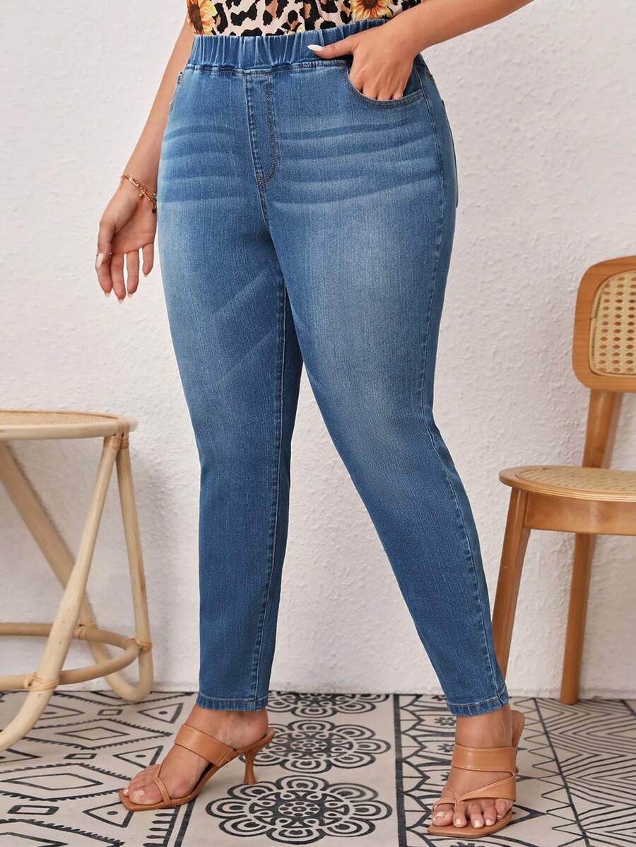 SHEIN LUNE Talla grande Jeans ajustados de cintura elástica - Azul lavado medio - Ver 1