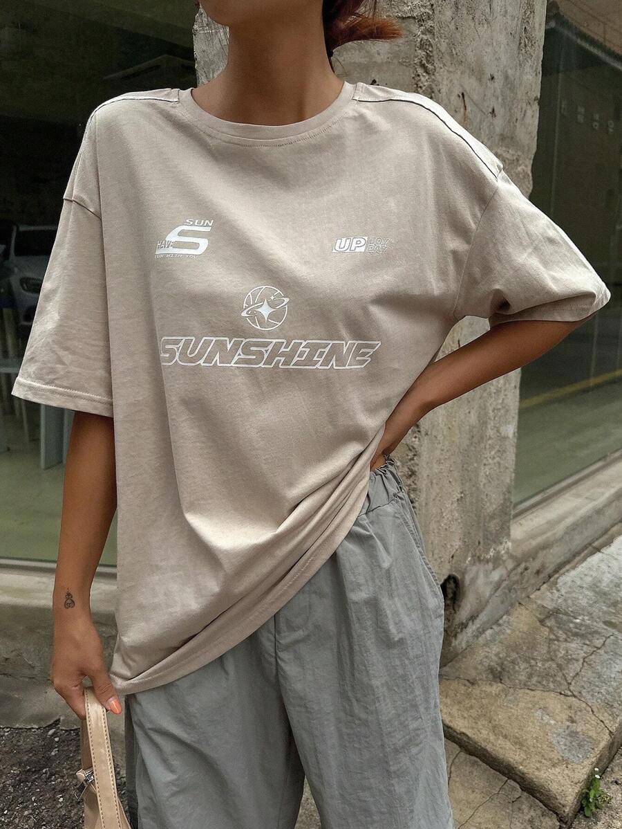 DAZY 字母图案落肩T恤 针织宽松T恤 学院风上衣 - 卡其色 - 查看 1