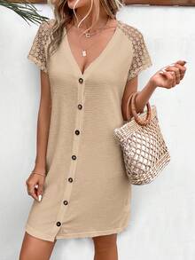 SHEIN Frenchy 蕾絲拼接插肩袖前紐扣連衣裙 - 杏色 - 查看 3