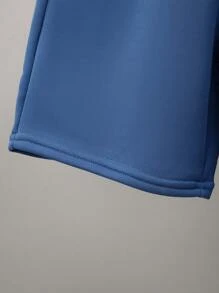 SHEIN 男大童圓領卡通圖案短袖T恤和短褲套裝 - 藍白色 - 查看 4