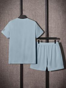 Manfinity VCAY Hombres Shorts con camiseta con parche de letra - Celeste - Ver 2