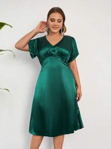 SHEIN Cottnline Plus Solid Batwing Sleeve Satin Dress - Dark Green - View 3
