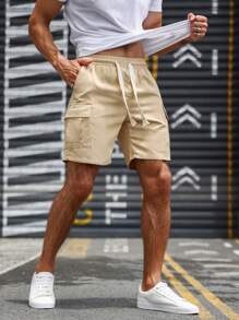 Manfinity 寬鬆男款字母拼貼有蓋口袋抽繩腰短褲 - 卡其色 - 查看 3