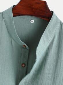 Manfinity Homme Cămașă cu jumătate de nasture și pantaloni scurți cu șnur pentru bărbați