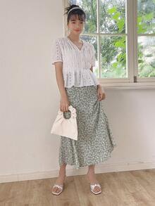 DAZY 網眼刺繡前紐扣荷葉邊下擺襯衫 - 白色 - 查看 4