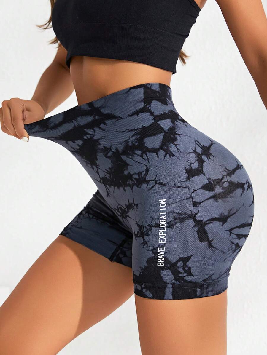 SHEIN Yoga Trendy 紮染字母圖案寬腰帶運動短褲 - 彩色 - 查看 1