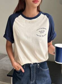 DAZY Đồ họa Khẩu hiệu Tương phản Tay Raglan Áo thun - Nhiều màu - Xem 1