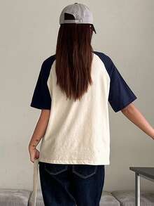 DAZY Đồ họa Khẩu hiệu Tương phản Tay Raglan Áo thun - Nhiều màu - Xem 2