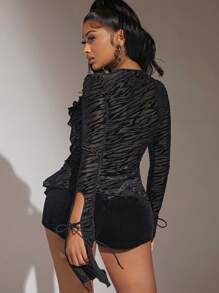 SHEIN SXY Top de rayas de cebra con cordón delantero de manga con abertura
