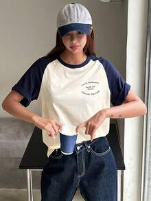 DAZY Đồ họa Khẩu hiệu Tương phản Tay Raglan Áo thun - Nhiều màu - Xem 6