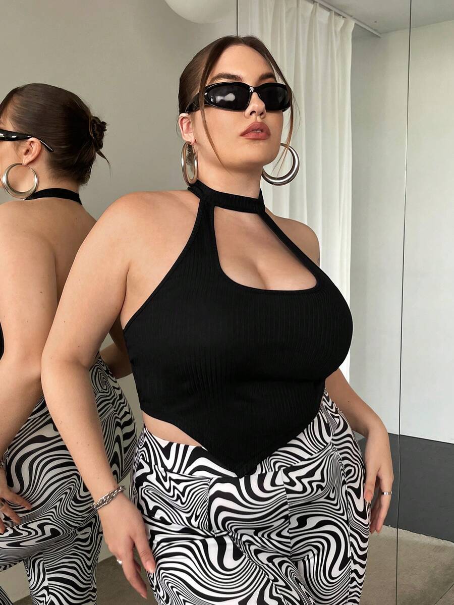 SHEIN ICON 大碼前鏤空頭巾下擺繞頸短上衣 - 黑色 - 查看 1