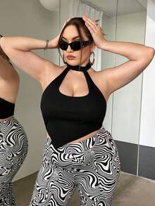 SHEIN ICON 大碼前鏤空頭巾下擺繞頸短上衣 - 黑色 - 查看 6